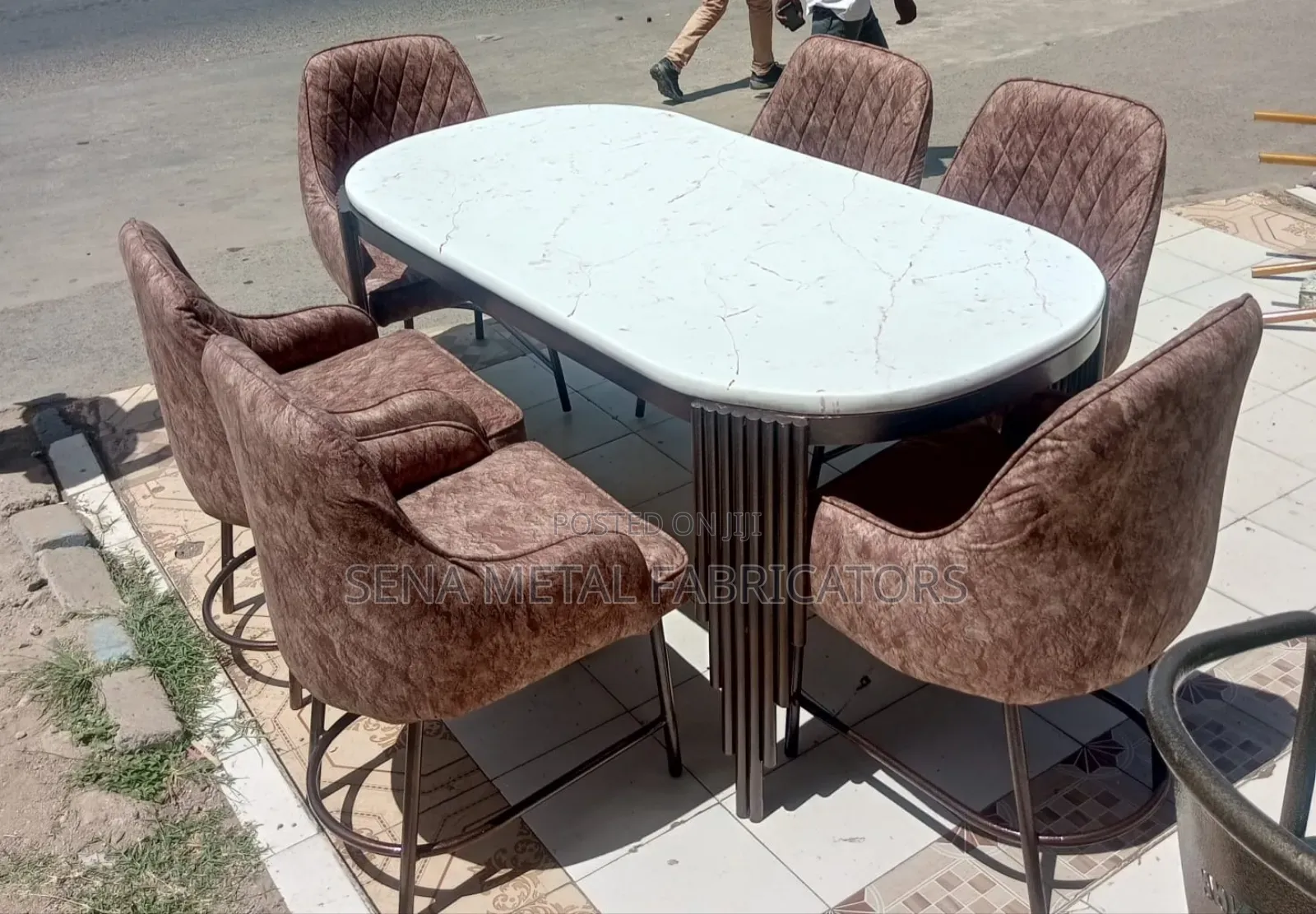 Dining Set With 6 Chair and a Table