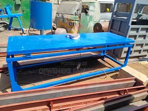 Vibrating Table Machine