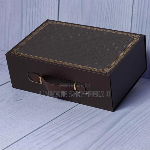 Luxurious Gift Box With Handle Features* - thumbnail 4