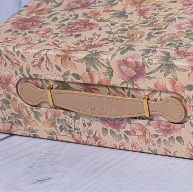 Luxurious Gift Box With Handle Features* - thumbnail 5