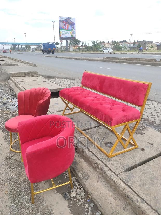 Assorted Manicure Seats+ Waiting - thumbnail 2