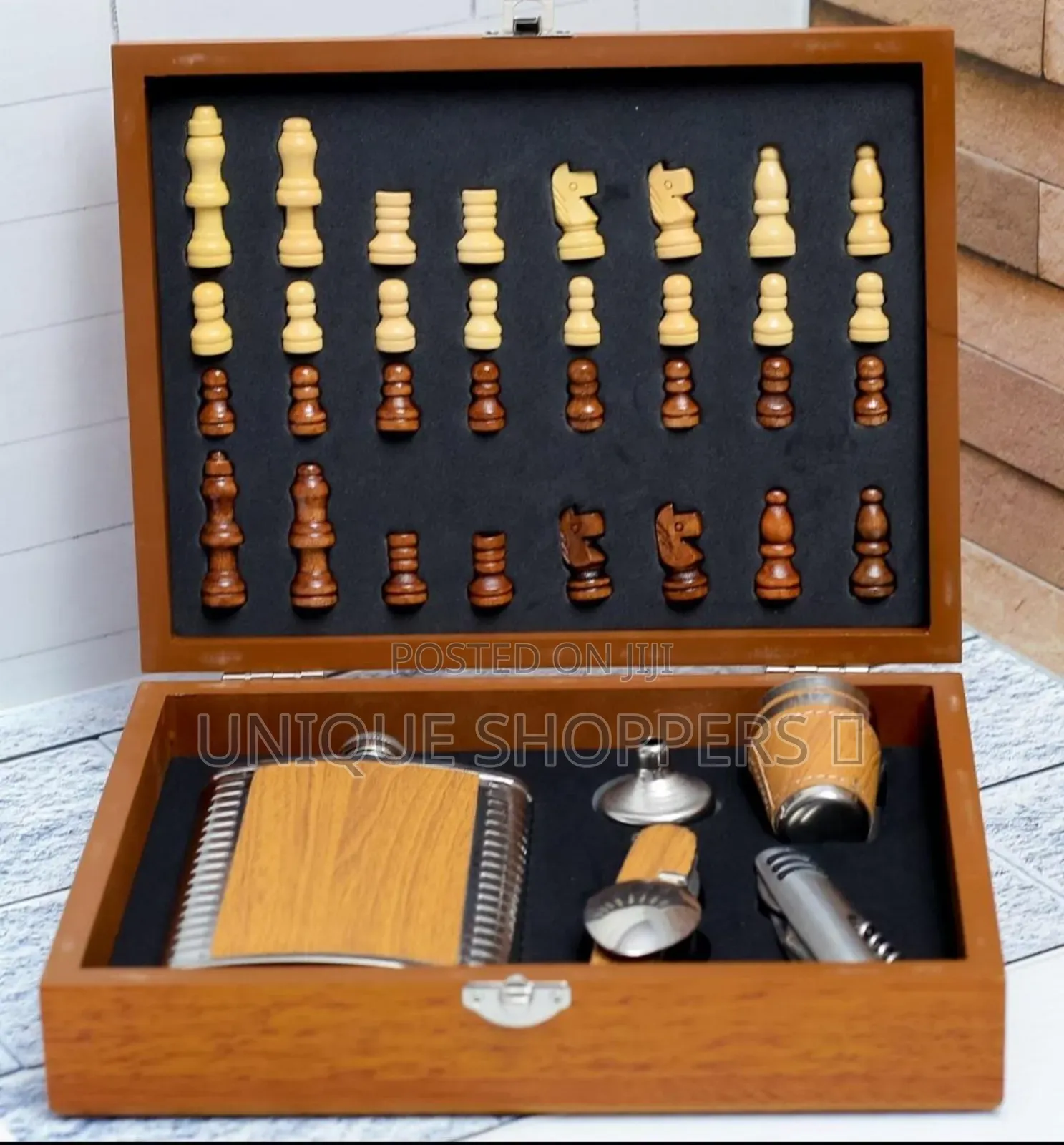 Quality Gift Set With Chess and Hip Flask W