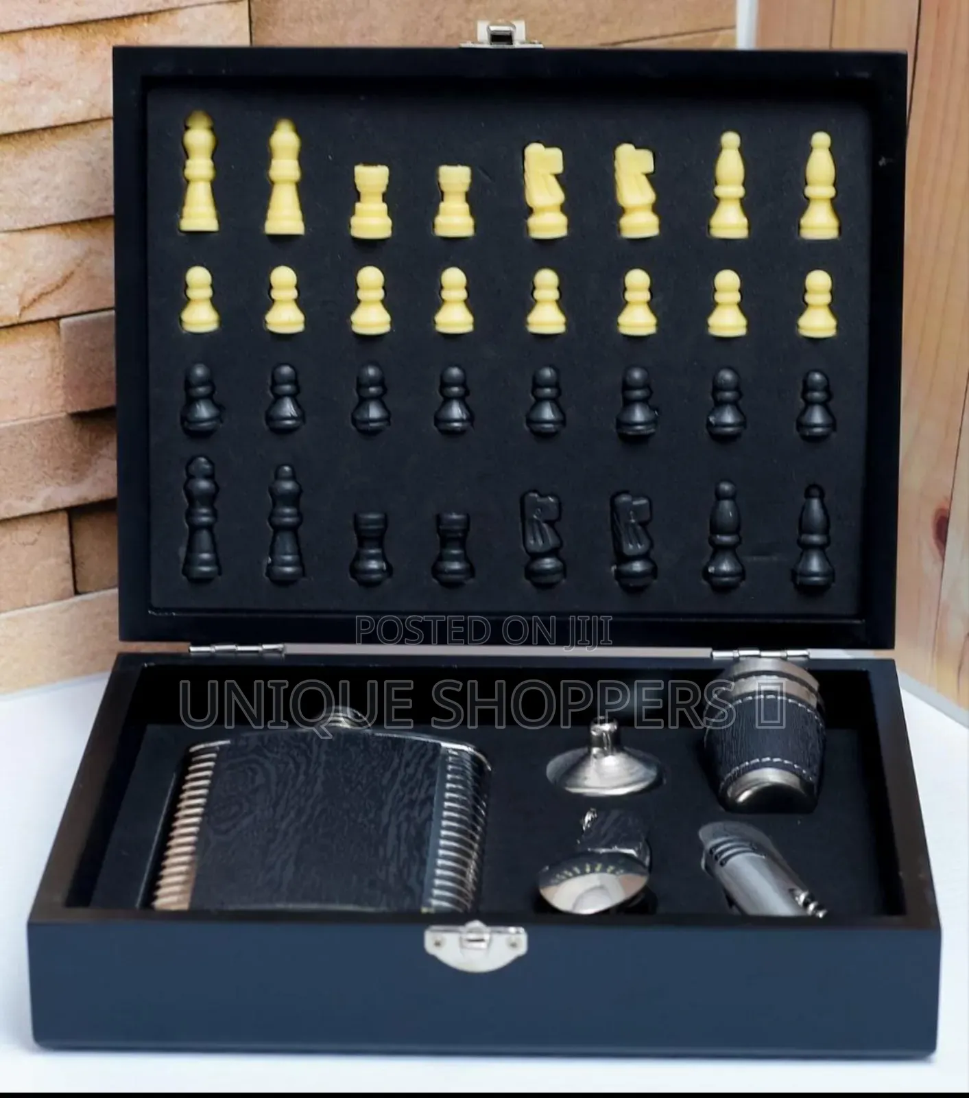 Quality Gift Set With Chess and Hip Flask W