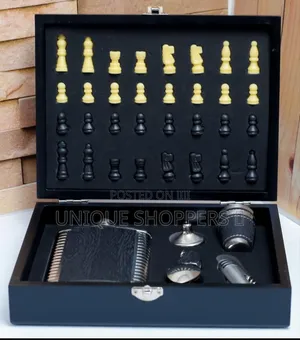 Quality Gift Set With Chess and Hip Flask W