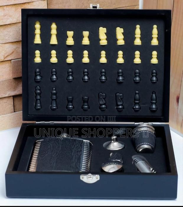 Quality Gift Set With Chess and Hip Flask W - thumbnail 2