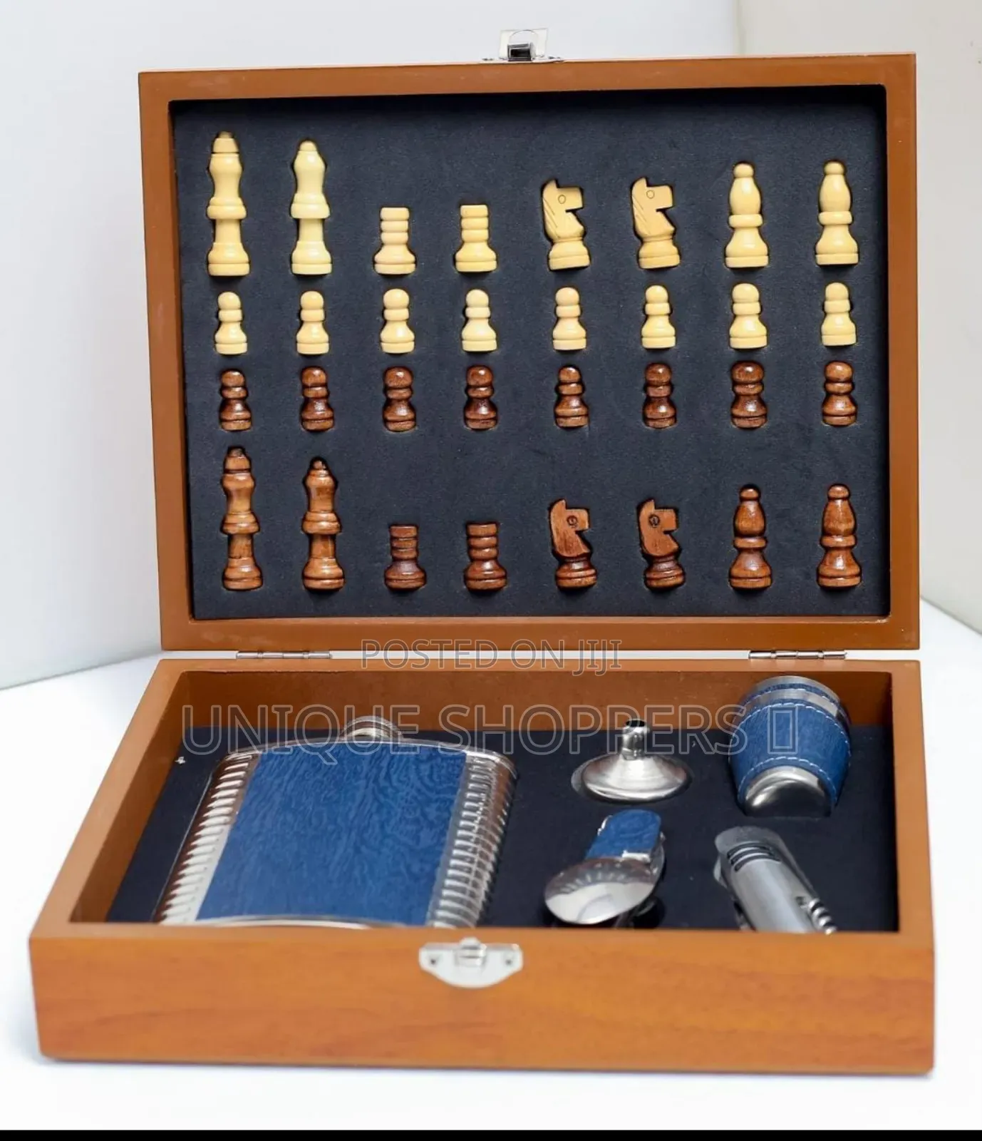 Quality Gift Set With Chess and Hip Flask W