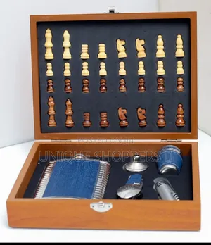 Quality Gift Set With Chess and Hip Flask W