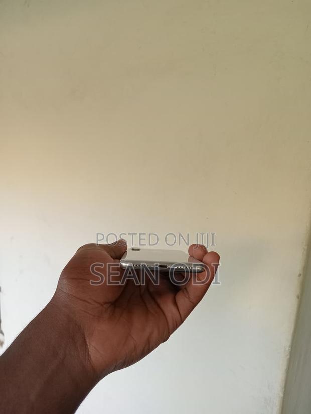 Apple iPhone X 64 GB White - thumbnail 3