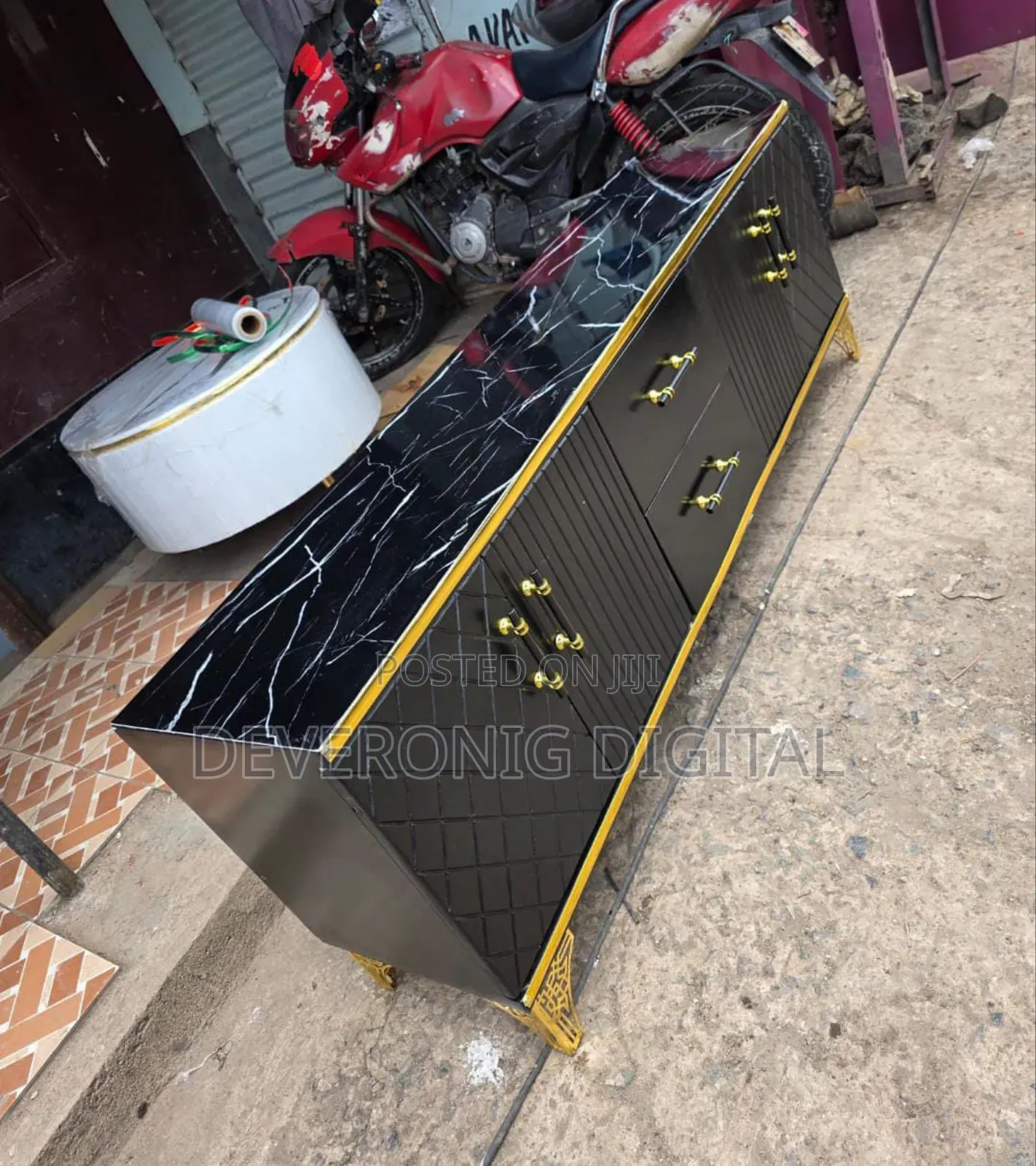 5.5fts With Marble Top and Gold Strip Decorative