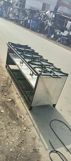 Commercial Sizes Closed Four Burner