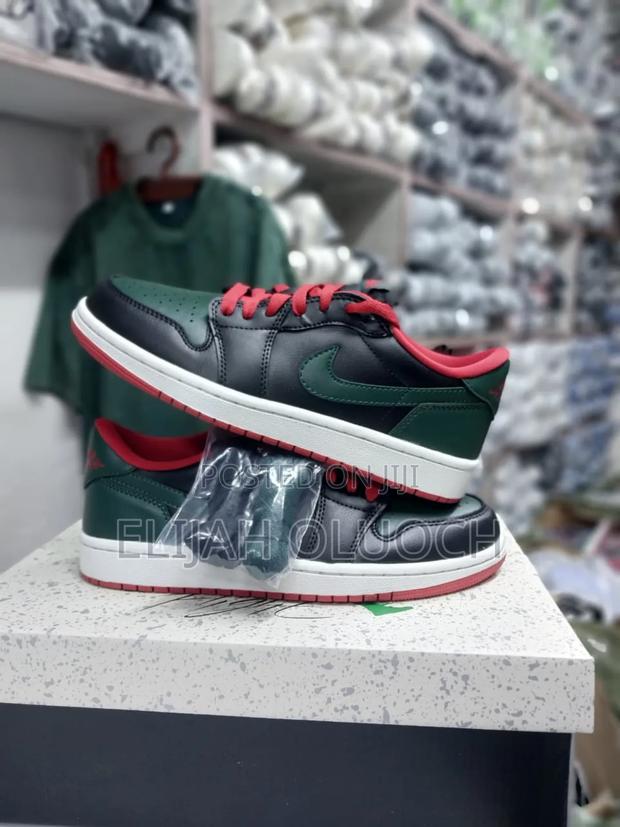 Air Jordan 1 Low Og 'Black and Gorge Green', - thumbnail 3