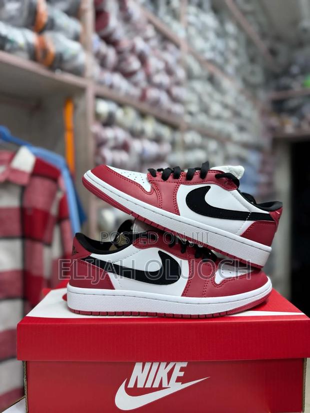 Air Jordan 1 Low Og 'Chicago' - main view