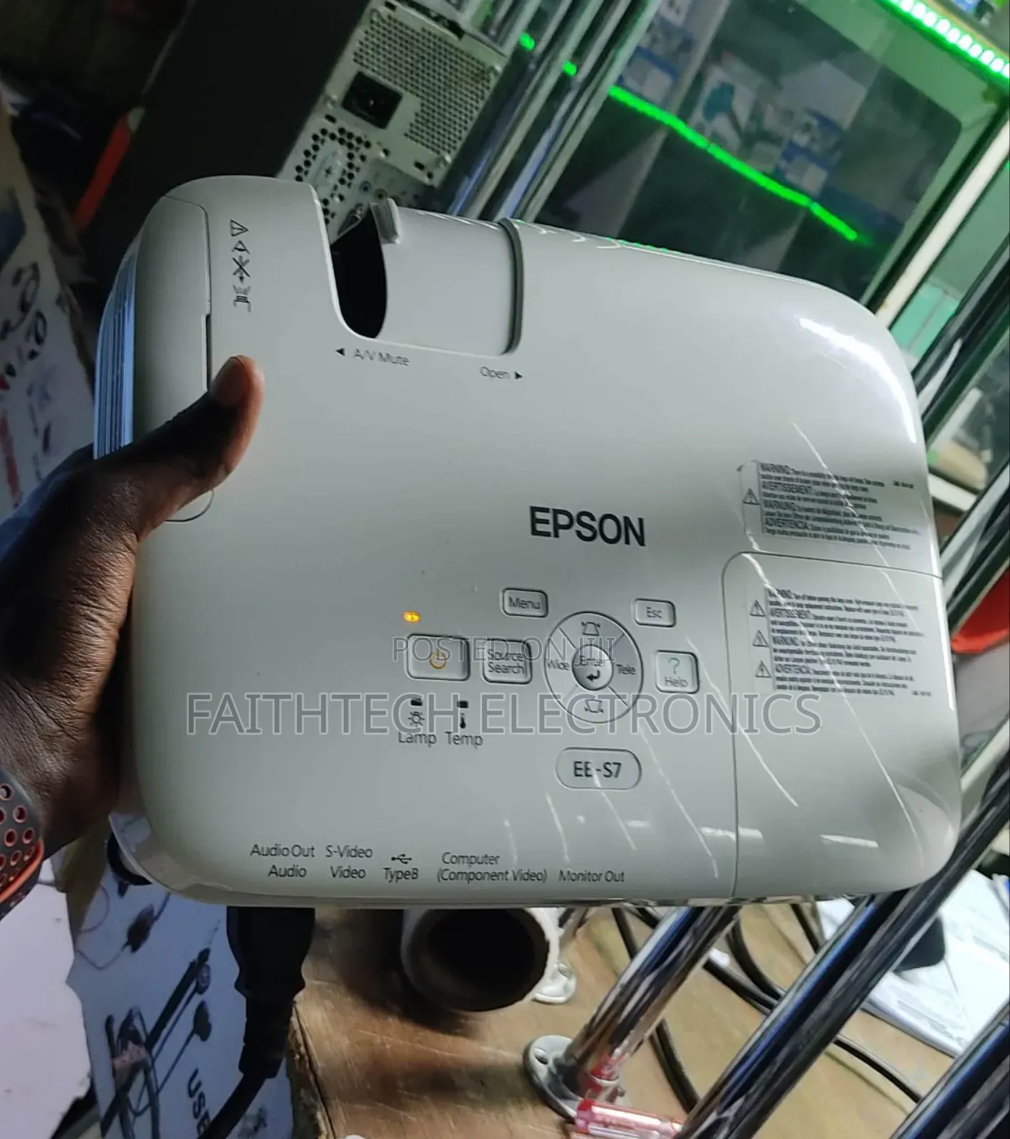 Epson Eb S7 Svga LCD Projector