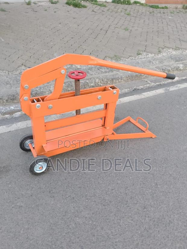 Concrete Block Cutter - main view