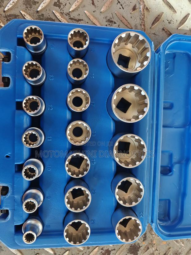 Spline 12 Point 1/2" Socket Spanner 19 Piece Tool Set - main view