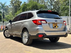 Subaru Outback 2.5i AWD 2016 Gold