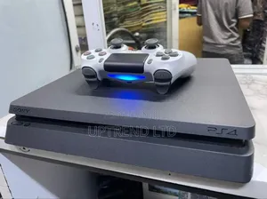 Clean With White Pad ,Playstation 4 Slim 500gb