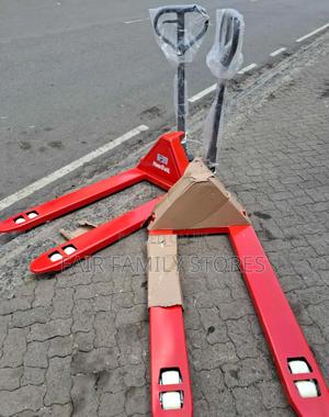 Hydraulic Hand Pallet Truck. 3000kg Load Capacity