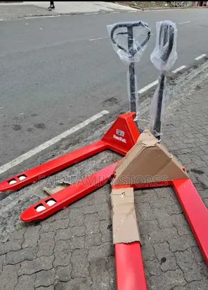 Hydraulic Hand Pallet Truck. 3000kg Load Capacity