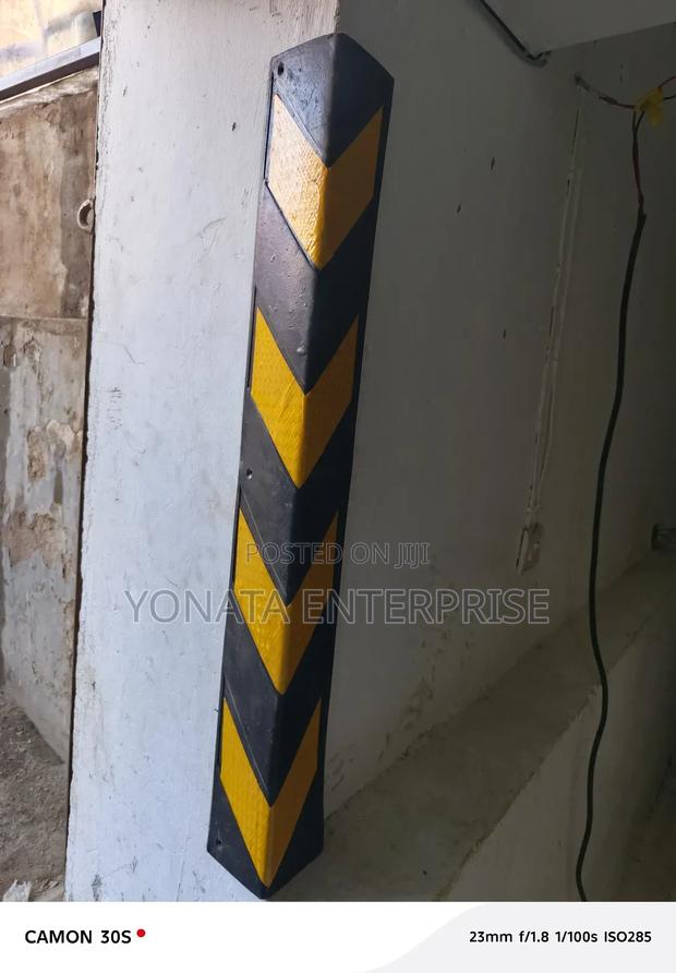 Heavy Duty Rubber Column Guard 0.8m Long - thumbnail 3