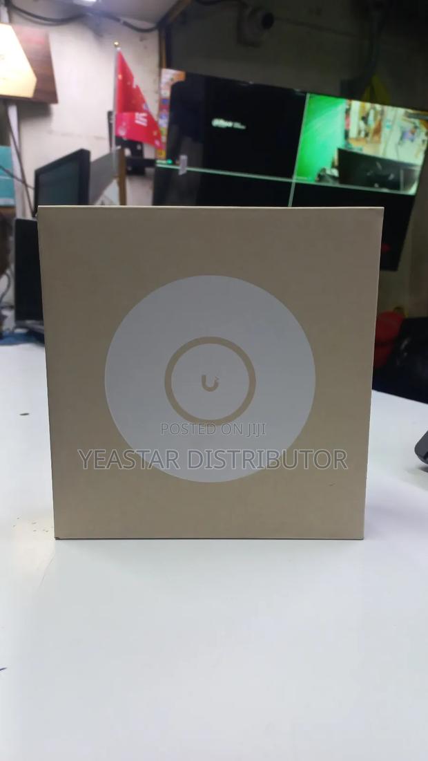 Ubiquity Unifi U6 + - main view