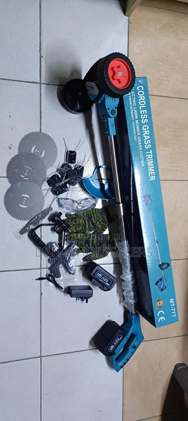 Makita Cordless Grass Trimmer With Accessories - main view