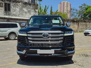 Toyota Land Cruiser LC300 2023 Black