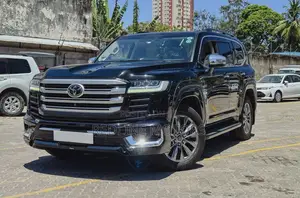 Toyota Land Cruiser LC300 2023 Black