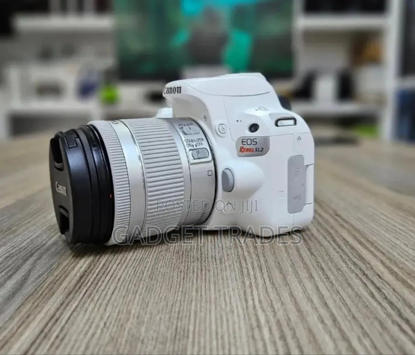 Canon Rebel Sl2 With 18-55mm Lens(Eos200d) White Edition.