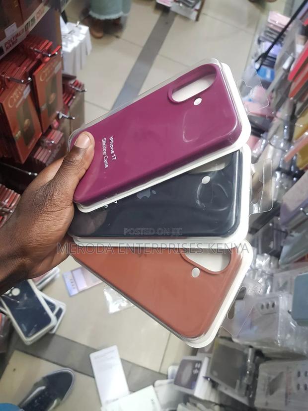 iPhone 17 Silicone Cases - thumbnail 3