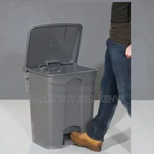 Multi-Purpose Hands-Free Operation 30l Hard Plastic Step Pedal Dustbin