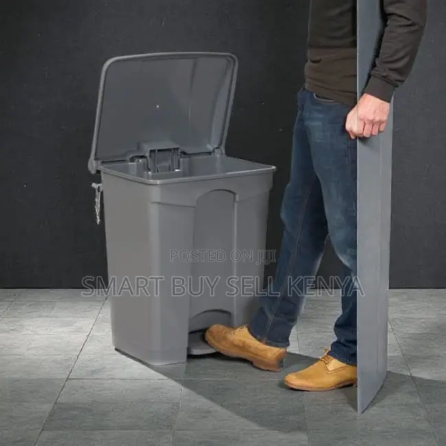 Long-Lasting Durable Plastic 30l Step Pedal Waste Garbage Dust Bin