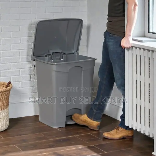 Long Lasting Hard Plastic 30l Step Pedal Waste Dustbin for Home Office