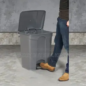 30l Hard Plastic Step Pedal Dust Bin Hands-Free Waste Disposal