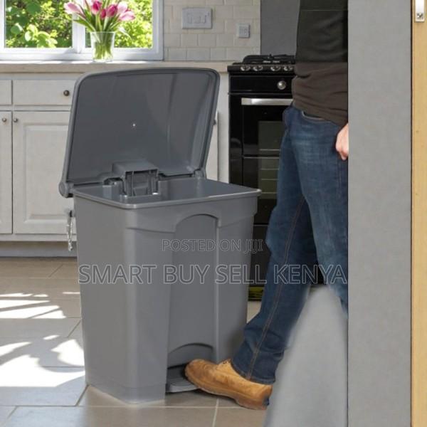 30l Capacity Hands-Free Plastic Step Pedal Bin for Clinics Hospitals