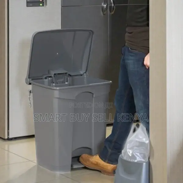 Heavy Duty 30l Plastic Pedal Bin for Medical Commercial Waste