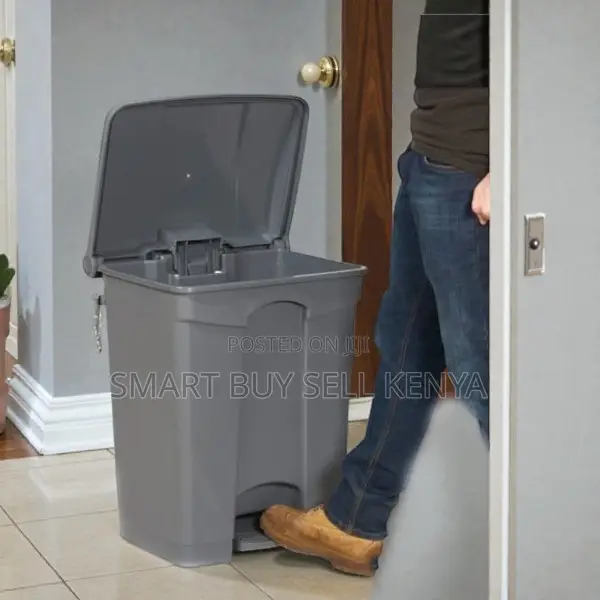 30l Hands-Free Plastic Step Pedal Bin for Clinics and Hospitals Waste
