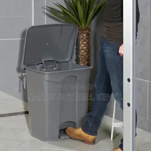 Commercial Grade 30l Step Pedal Garbage Bin Hard Plastic