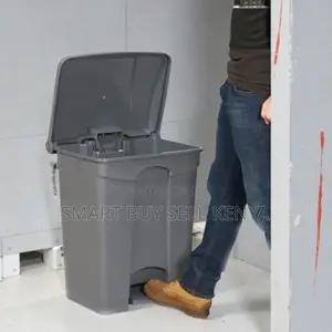 Hands-Free Strong Plastic 30l Step Pedal Garbage Bin for Daily Use