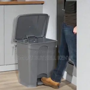 30l Commercial Use Step on Pedal Waste Bin Durable Hard Plastic Made