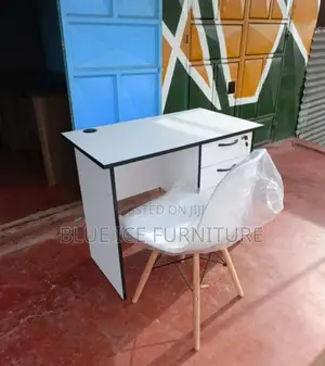 0.9m Office Desk and Eames Chair