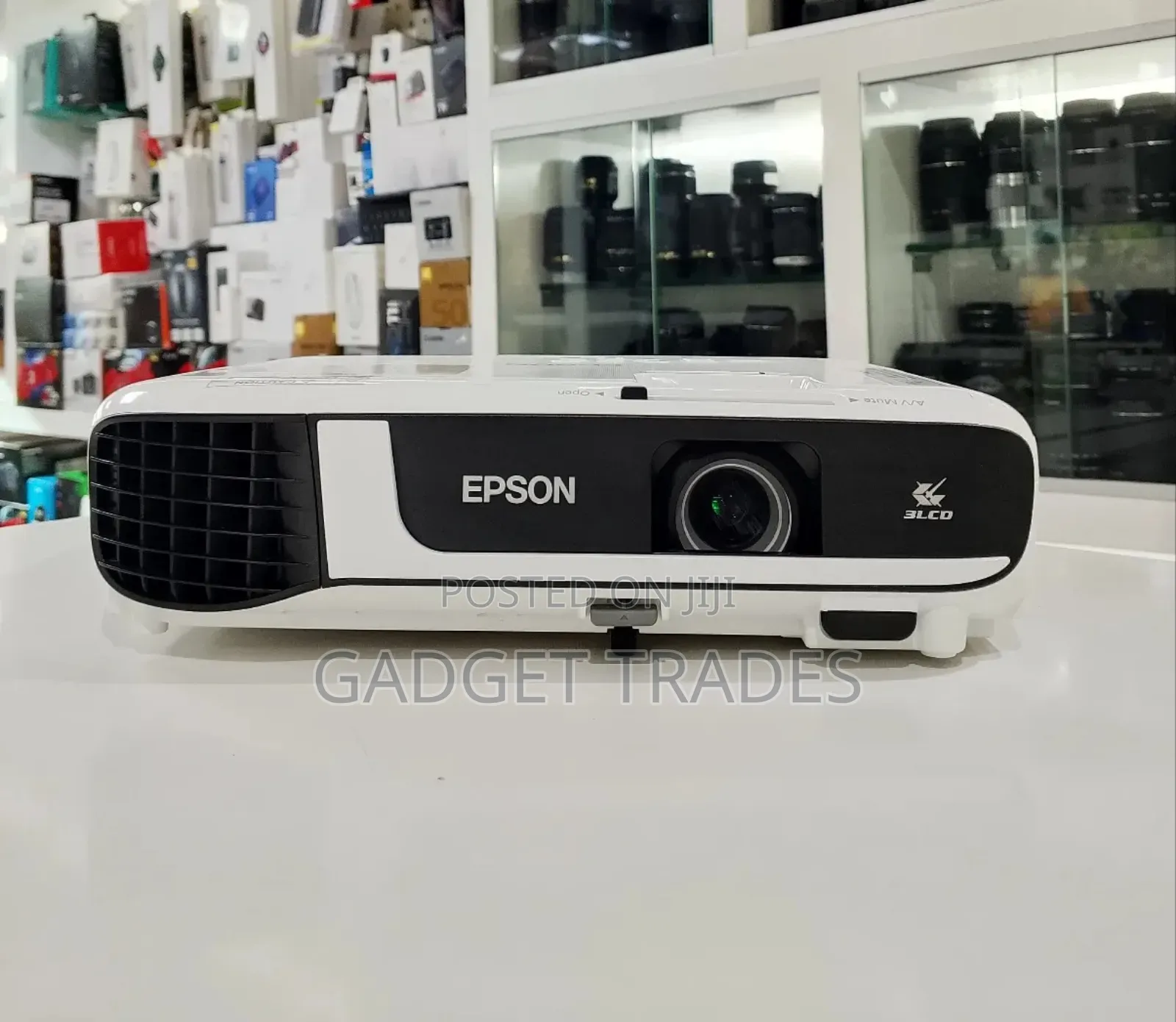 Epson Eb-X51 Xga 3lcd Projector 3800 Lumens