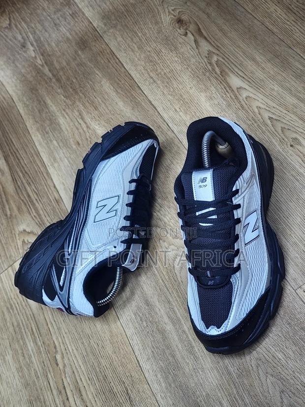 New Balance 509 Sneakers In A Black And White - thumbnail 3