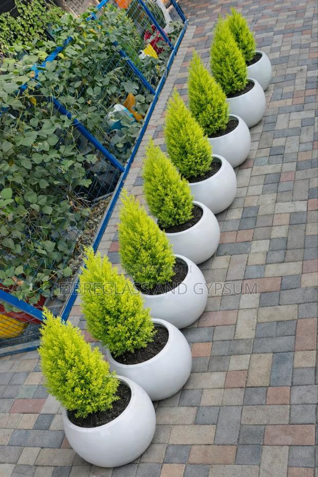 Fibreglass Round Pots ( Round 33) - thumbnail 3