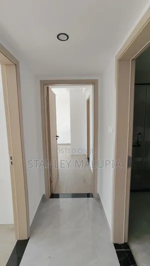 3bdrm Apartment in Rhapta Road Side for rent