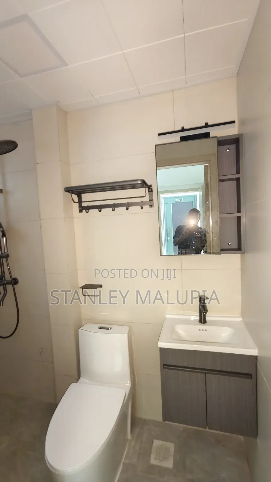 3bdrm Apartment in Rhapta Road Side for rent