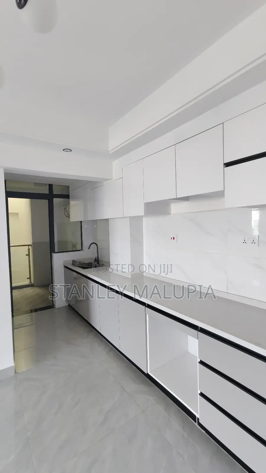 3bdrm Apartment in Rhapta Road Side for rent