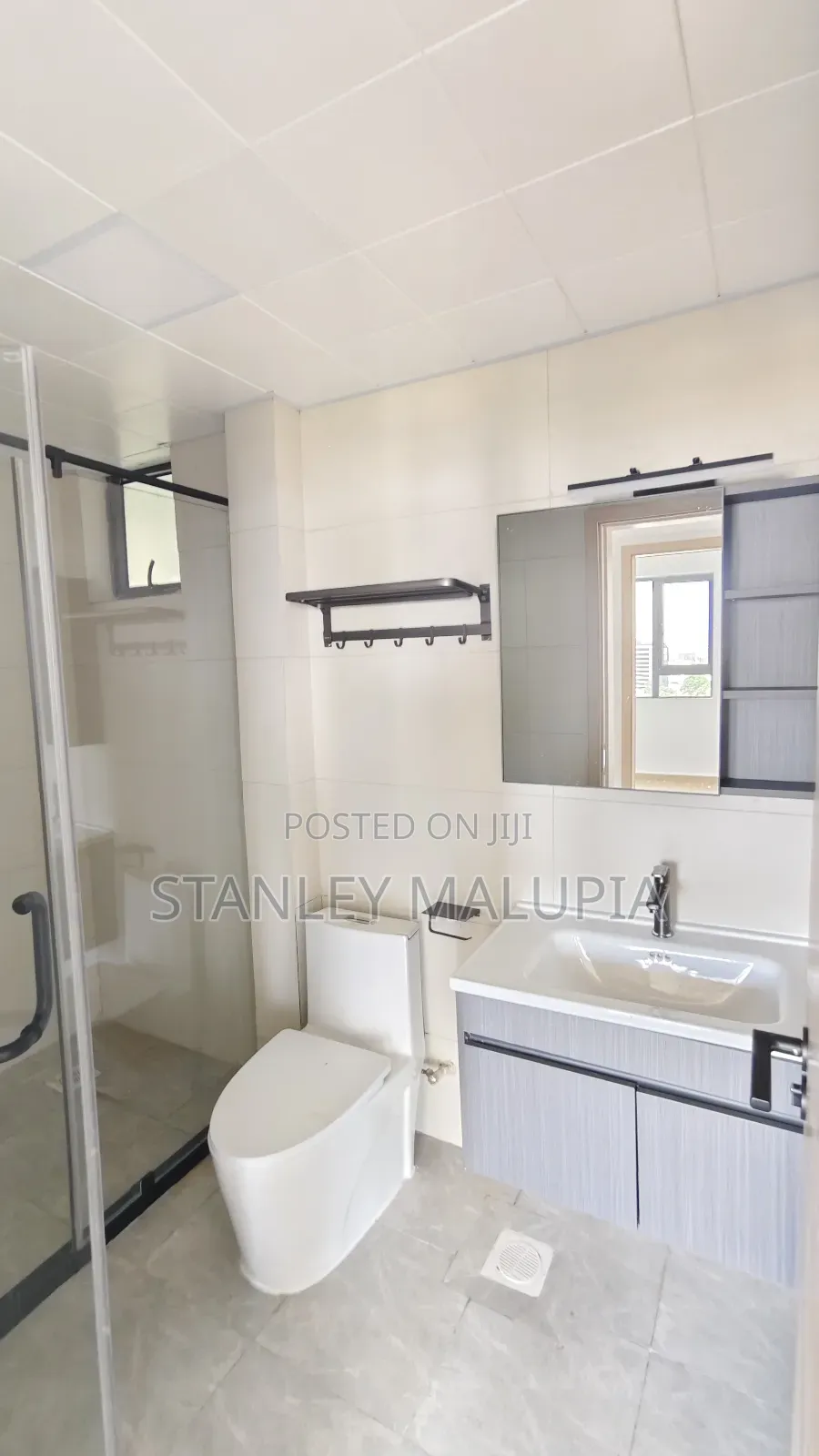 3bdrm Apartment in Rhapta Road Side for rent