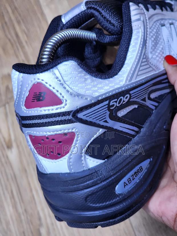 New Balance 509 Sneakers In A Black And White - thumbnail 3