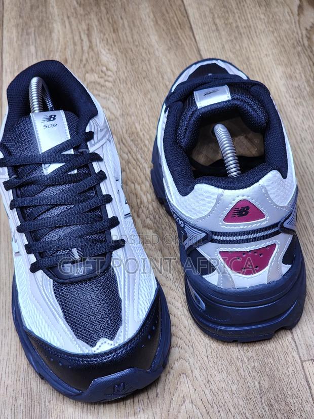 New Balance 509 Sneakers In A Black And White - thumbnail 5